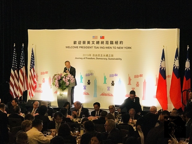 面對現場這麼多的僑胞共聚一堂,除了紐約在地的僑胞,更還有來自紐澤西、賓州、華盛頓、多倫多、芝加哥等地的鄉親踴躍出席,吳新興向現場熱情相挺的僑胞表達最誠摯的謝意。