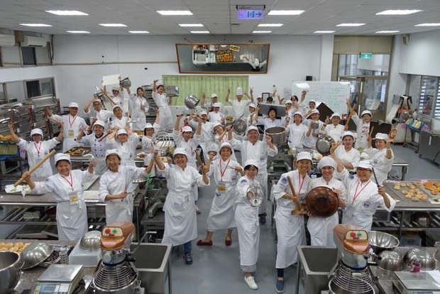 臺灣烘焙製作研習班圓滿結業，團員歡喜合影