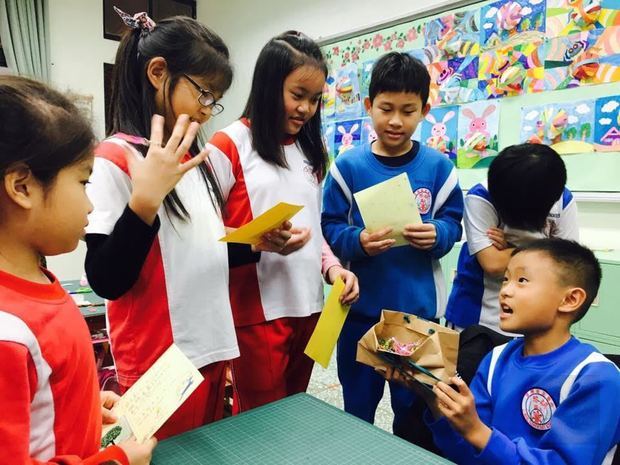 107年共計有13國139人次學童,返臺以隨班附讀方式在臺灣各地和國內學童共同學習語言並體驗臺灣風俗民情。