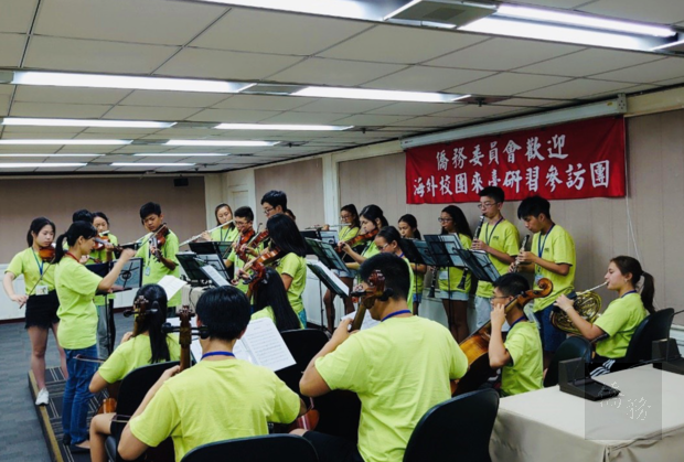 2019年慈濟長島青少年弦樂團臺灣暑期文化營學員現場演奏。