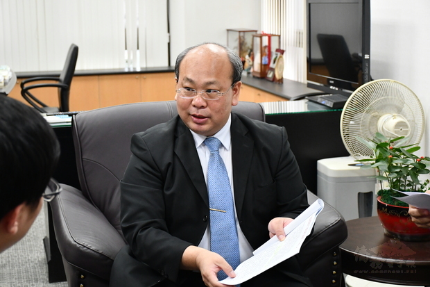 陳朝建呼籲海外僑胞珍惜此項投票權,踴躍在12月2日前申請,並於明年1月11日攜帶有效中華民國護照至指定投票所投票。