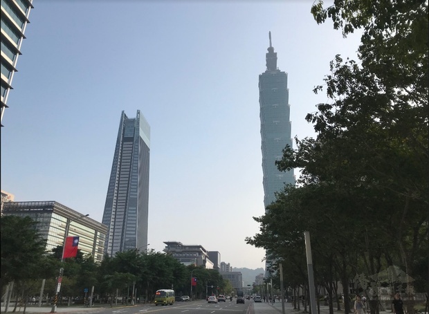 全球信評機構標普上修台灣今年經濟成長率預測至2.5%，報告指出，由於前3季經濟成長強勁，估表現將居亞洲四小龍之首。