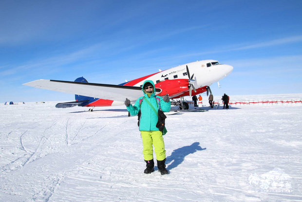 經過2年多的等待、排隊,台東醫生朱建銘今年終於如願抵達南極點,順利站在地球的最底部。朱建銘21日受訪表示,要到南極點,除要氣候允許,還要預防高山症。(朱建銘提供)