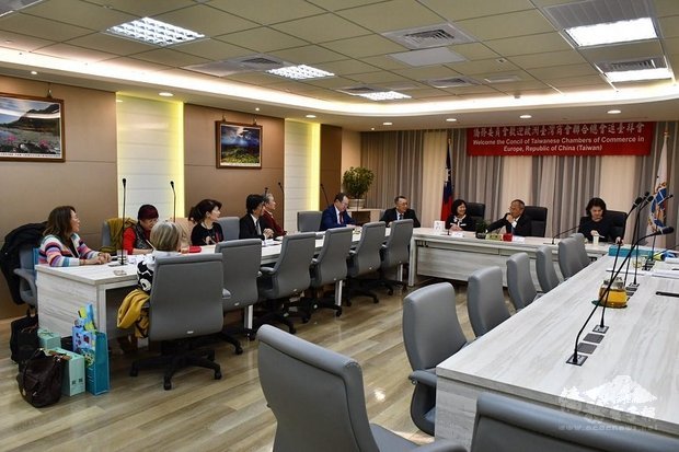 歐洲臺灣商會聯合總會由劉淑慧率領一行8人拜會僑務委員會。