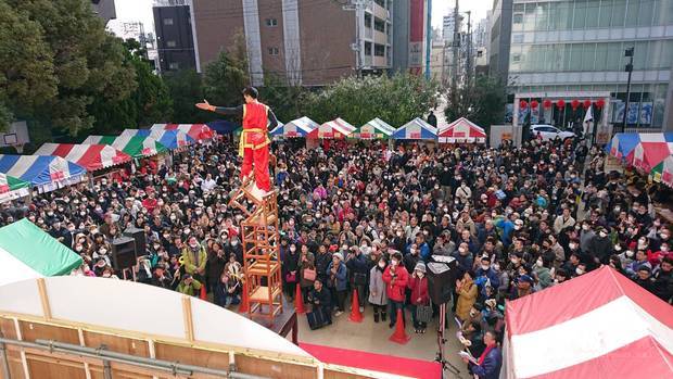 大阪春節祭吸引眾多人潮，體驗台灣春節文化。