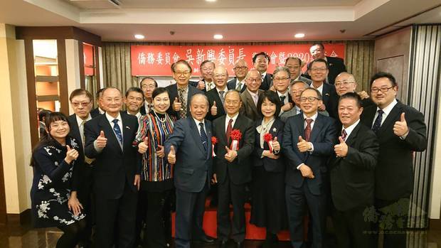 大阪中華總會全體幹部及青年部僑領熱情歡迎吳新興委員長訪大阪。