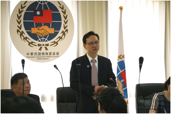 童振源(站立者)希望與在柬臺商深化連結。