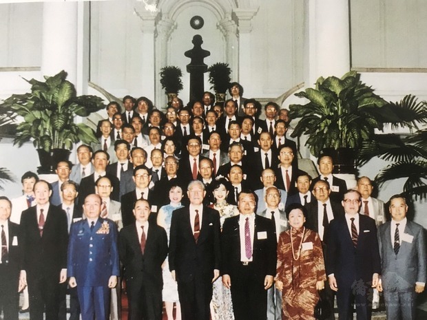 李前總統在任期間以行動支持泰國華文教育，可見他相當重視海外僑民教育。