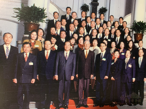 北美洲臺灣人醫師協會成員與李前總統合影。