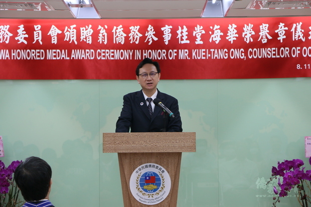 童振源肯定翁桂堂派駐洛杉磯時期對僑務工作的貢獻。