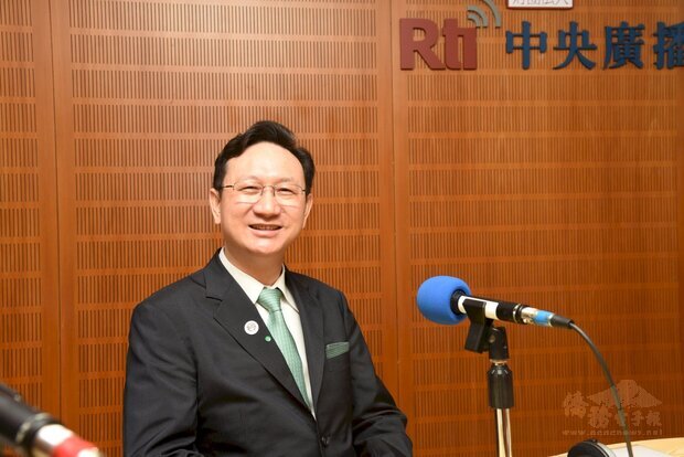 僑委會委員長童振源接受央廣專訪，強調為了服務僑胞，正積極建構各種聯繫平台。