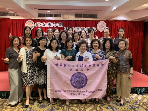 彰化基督教醫院在童振源委員長當年擔任駐泰代表時，就建立起緊密的醫療合作關係。圖為彰基與駐泰代表處等單位合辦養生講座。