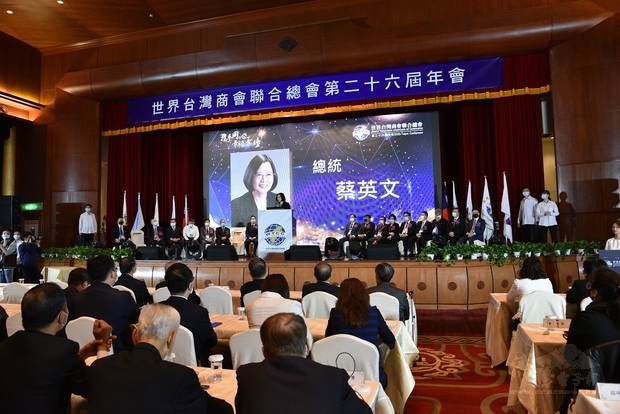 蔡總統感謝臺商對臺灣拓展經貿與文化交流的貢獻，同時讓國際社會知道「Taiwan Can Help, Taiwan Is Helping」。