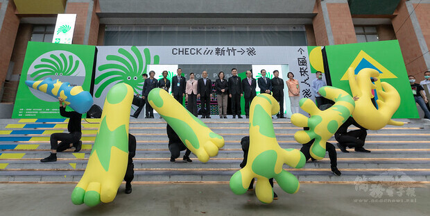 總統出席「2020台灣設計展」開幕典禮,並合影