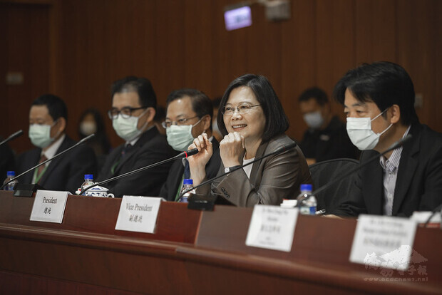 蔡英文總統23日下午偕同賴清德副總統出席「2030雙語國家政策第一次諮詢會議」