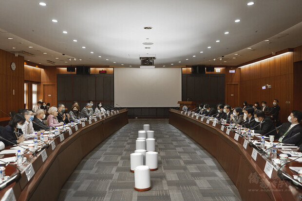 總統偕同副總統出席「2030雙語國家政策第一次諮詢會議」