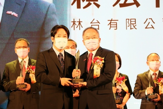越南臺商賴宏南獲得海外華人第29屆創業楷模獎。