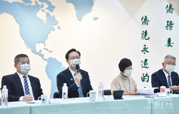 僑委會與駐泰國代表處、臺商總會、外商協會、泰國駐臺辦事處及國內各工商團體，進行線上論壇。