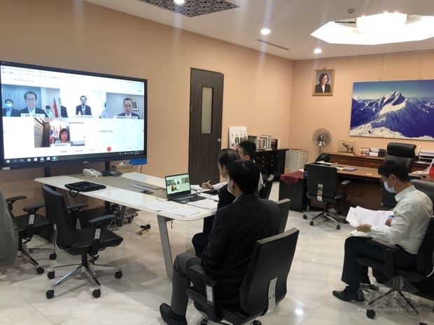 駐泰國代表處參與線上論壇會議現場。