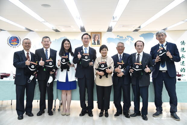 與會人員合影。