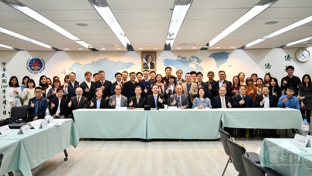 與會人員合影。