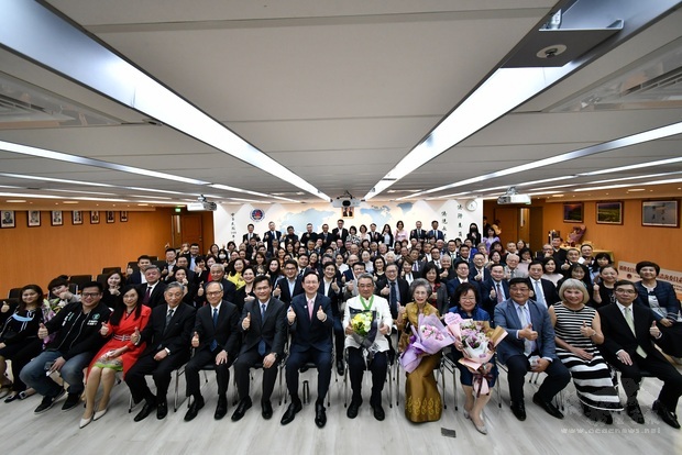 全體出席貴賓合影。