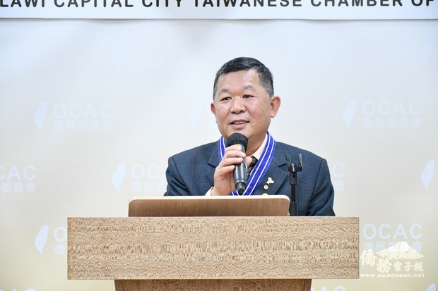 施鴻森表示能在經商的過程中能為臺灣人做出貢獻,是一件光榮的事情。