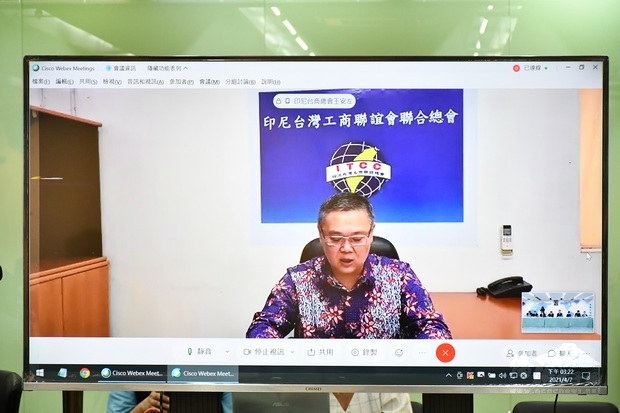 印尼臺灣工商聯誼總會總會長王安左簡報印尼發展概況。