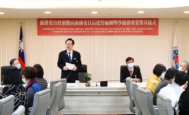 童振源致詞感謝高建智對僑務工作及公眾外交的付出及貢獻。