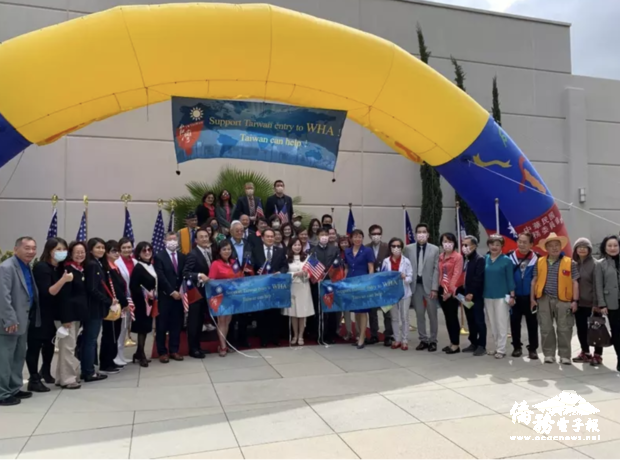 南加州僑界聚集在阿凱迪亞市，舉行車隊遊行聲援臺灣加入世界衛生大會。