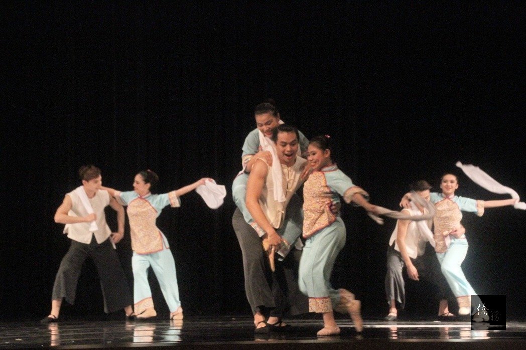 台藝大舞蹈系「大觀舞集」獲僑委會遴派,將赴北美14個城市演出「台灣心、四季情」,行前公演今晚在苗栗縣文化觀光局中正堂推出,11齣舞碼呈現台灣多元風情,贏得觀眾掌聲。(聯合報提供)