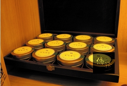 做成禮盒包裝的茶葉盒,細緻典雅適合餽贈親友。