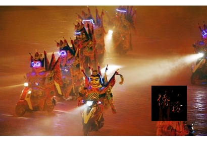 電音三太子在高雄世運會開幕式炫目出場。