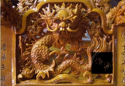 王永川的作品構圖優雅、線條優美、雕刻細緻，將傳統工藝之美呈現地淋漓盡致。