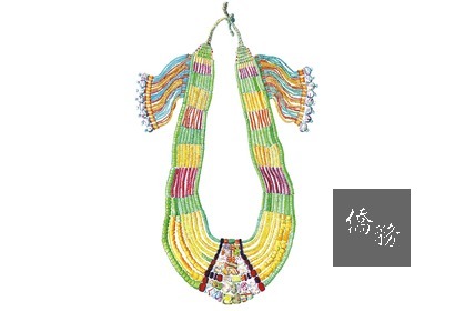 排灣族琉璃珠項飾 中研院院士陳奇祿2014年10月辭世，家屬依遺願，將他親筆繪製的53幅「民族學標本圖繪」捐贈給國立台灣博物館。(台博館提供）