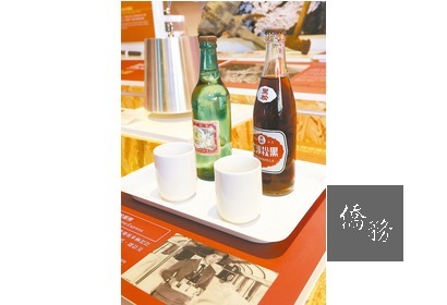 圖為金馬號小姐在車上所提供的飲料。(圖:聯合報提供)