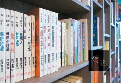 熊與貓店內的書以純文學類與詩集為主。