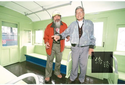 五分車的木製車廂也讓大家重溫歷史記憶。(圖：聯合報提供)