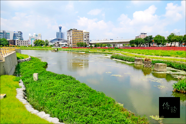 「帝國製糖廠台中營業所」緊鄰生態池,將增建湖濱餐廳,打造成兼具生態休閒的東區綠心。(自由時報提供)