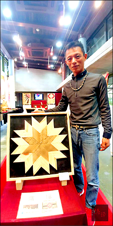 藝術家溫鐘憲拾起路邊木棧板，以藝術創作賦予新生命。（自由時報提供）