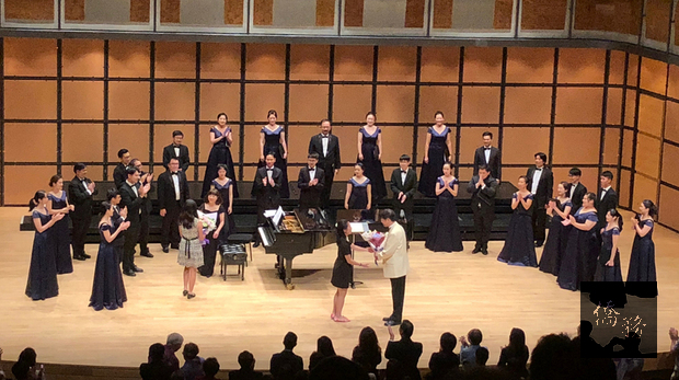 福爾摩沙合唱團14日晚間於加拿大多倫多藝術中心舉行的「台灣心楓葉情－來自福爾摩沙的聲音」音樂會，滿場觀眾在演出結束時起立鼓掌致敬，安可不斷。（中央社提供）