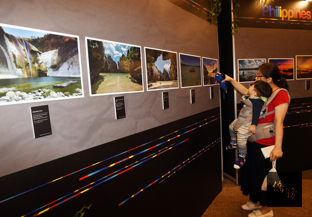 第一屆馬尼拉經濟文化辦事處攝影展（1st MECO Photo Exhibit）13日在西門紅樓一樓展出，吸引不少台灣、菲國民眾前往觀看。（中央社提供）