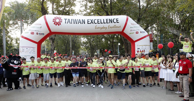 超過8000名跑者報名參加經濟部國貿局和外貿協會21日在雅加達舉行的第6屆台灣精品愛心公益路跑。