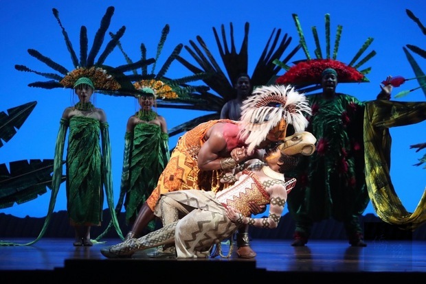 享譽全球的百老匯音樂劇獅子王(The Lion King)首演至今已超過20年,今年再度來台上演,23日下午舉行彩排記者會,重現精彩片段。