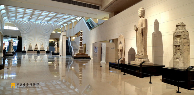 南投縣埔里鎮中台世界博物館慶祝開館3週年,8月9日到8月18日免費開放參觀,邀遊客來臨書、賞碑、覺禪,欣賞佛教及書法藝品。(中台世界博物館提供)