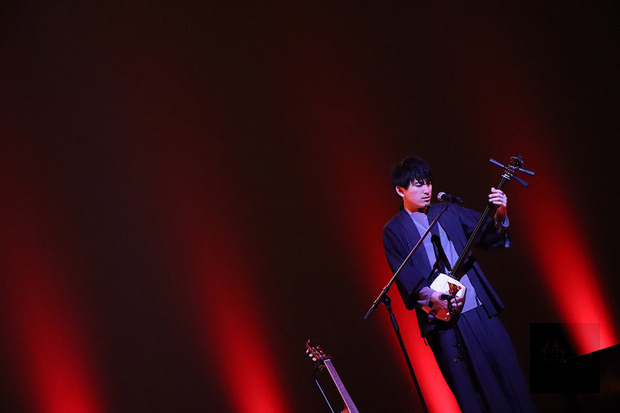 「給島嶼和世界的歌—台日交流音樂會」10日晚間在日本香川縣高松市盛大登場,日本民謠歌手Kijima Yutaka應邀登台演出,他說,與台灣原住民歌手桑布伊的合作,帶給他很大刺激。