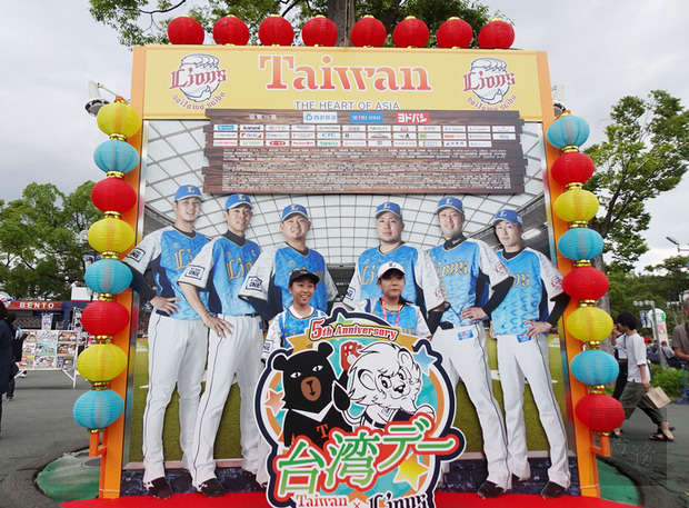 西武Metlife巨蛋球場13日舉行的是西武獅對上歐力士隊的比賽,球場13、14日舉行「西武台灣日」,球場內外充滿台灣味。