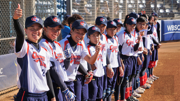 中華隊在美國加州爾灣參加世界棒壘總會（WBSC）U19（19歲以下）女壘世界盃，別具特色的唱歌加油方式讓各國隊伍印象深刻。