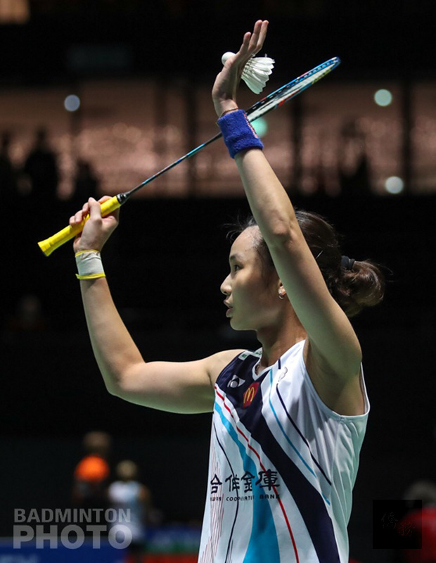 2019世界羽球錦標賽在瑞士巴塞爾舉行，台灣羽球好手戴資穎（圖）21日在女單次輪，以21比15、21比14輕取印尼小將，順利挺進16強。