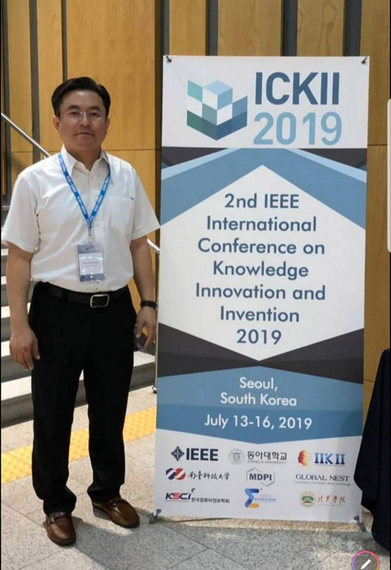 宜蘭縣議會總務黃毓恆今年7月間前往韓國首爾延世大學參加「第2屆IEEE知識創新與發明2019年國際研討會」，並發表論文，受到評審肯定榮獲最佳論文首獎。